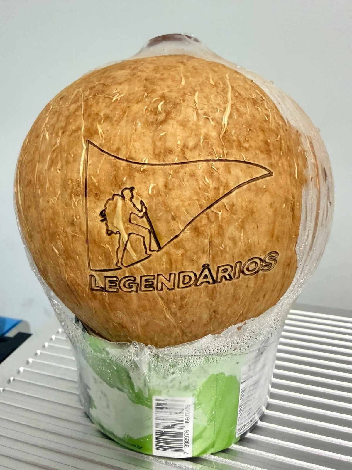 Coco verde personalizado com a marca Legendários